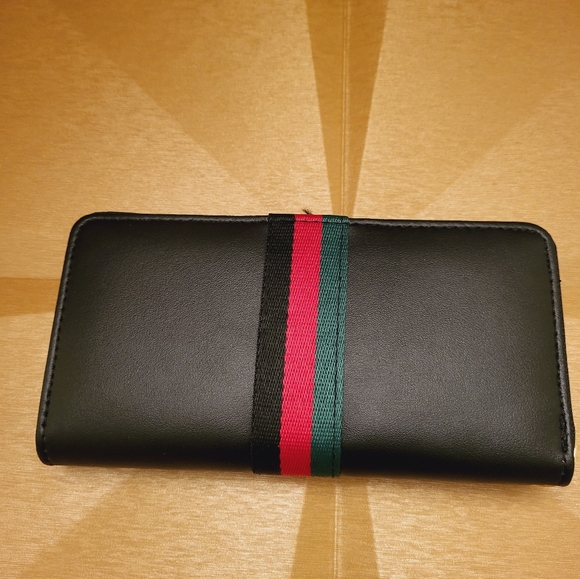 Designer Inspired Faux Leather Wristlet Wallet. Final reduction in price. - Picture 3 of 4
